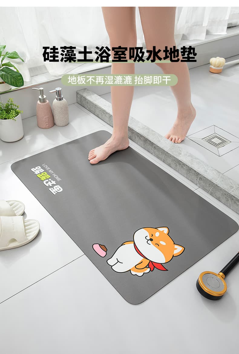 透明素材で床に馴染む洗練されたデザインの防滑キッチンマット