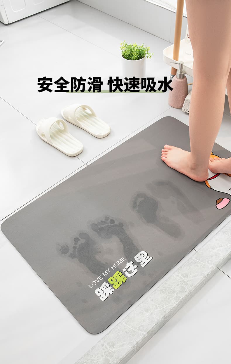 透明素材で床に馴染む洗練されたデザインの防滑キッチンマット