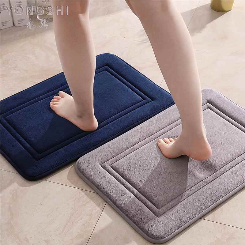 洗濯機でお気軽ケアできる滑り止め付きシンプルキッチンマット