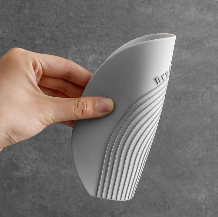 防臭・撥水機能付きで臭いをシャットアウト！拭けるシリコン製キッチンマット