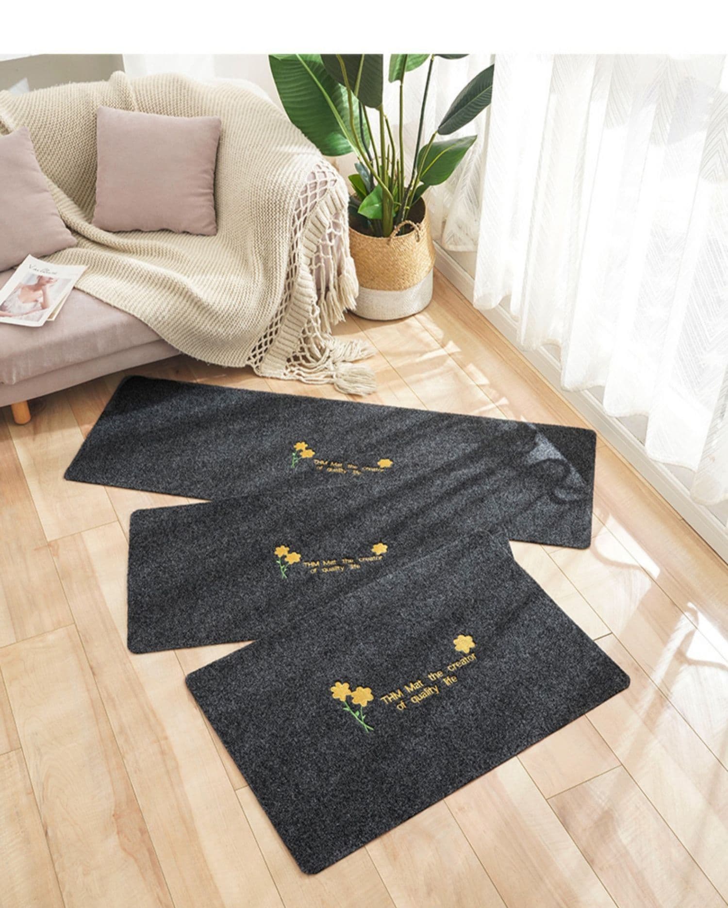 北欧風植物柄で汚れに強い撥水機能！洗えてずれにくいキッチンマット