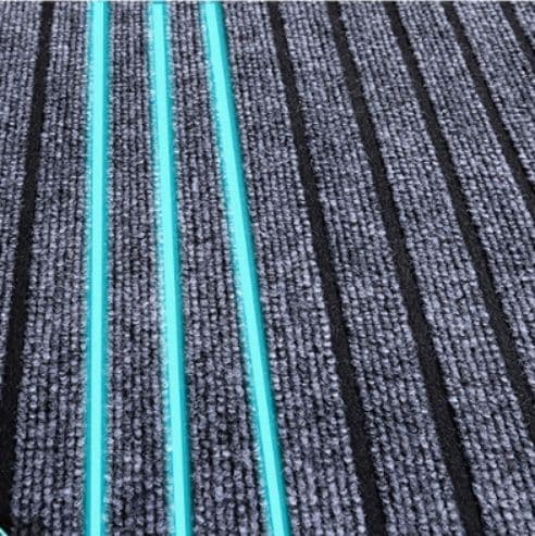 撥水加工で汚れにくい！カットできるストライプ柄のキッチンマット