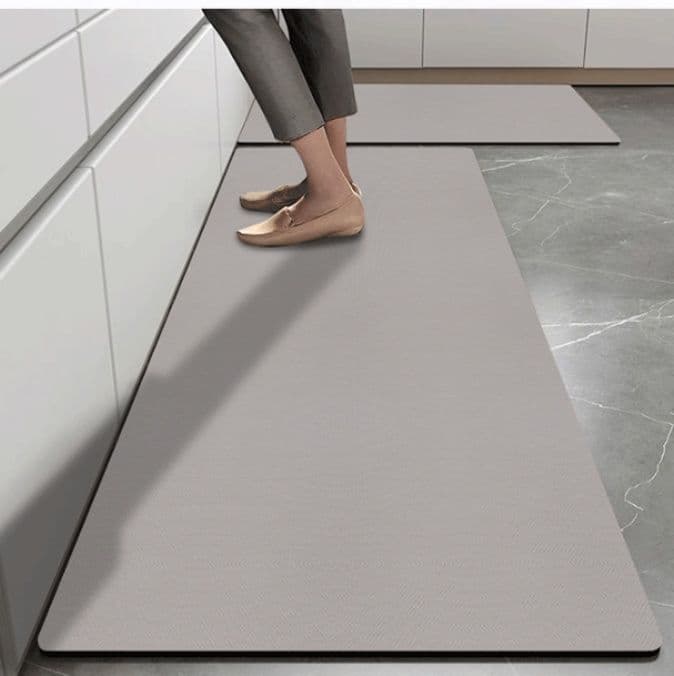 珪藻土でずれない!洗える北欧風シンプルデザインの吸水キッチンマット