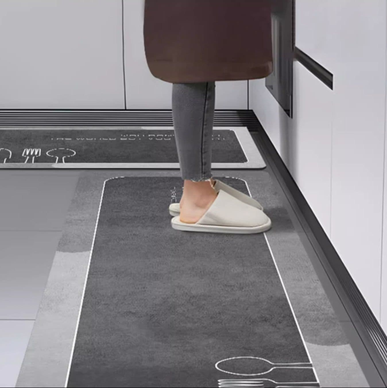 珪藻土キッチンマット 滑り止め付きで洗える北欧シンプルデザイン